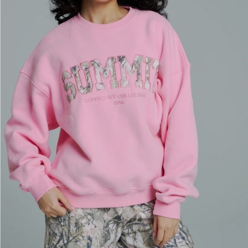 BuffBunny Summit Pullover in Plastic Pink/ Camo
